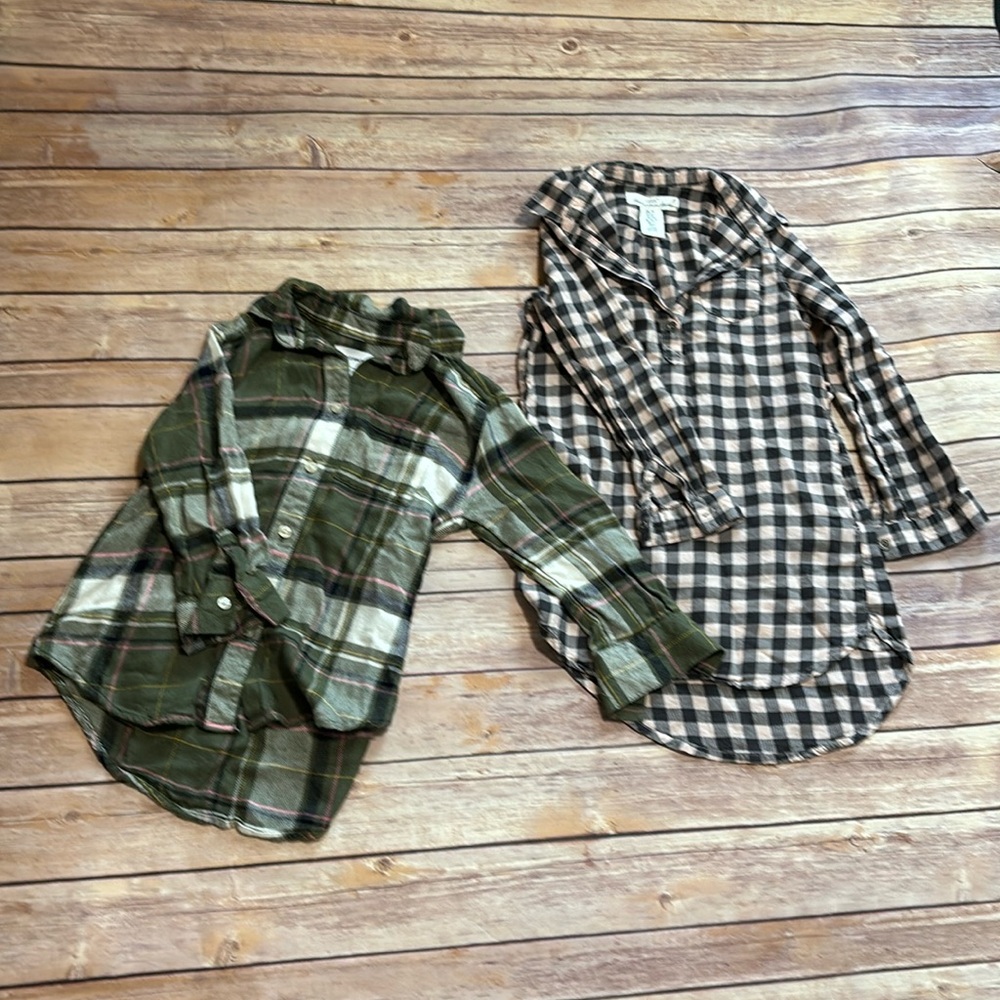 2 girls plaid shirts Size 5/6
